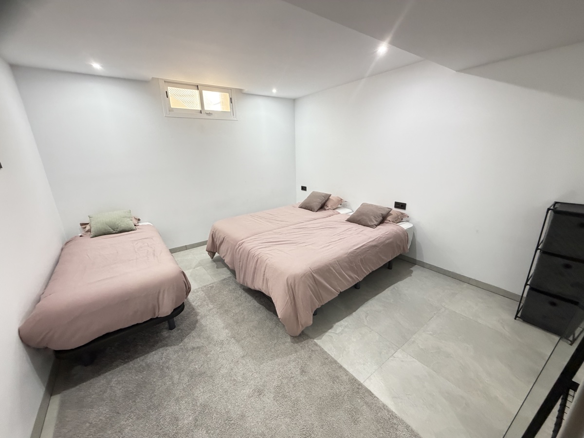 For sale - 4 Bedroom 3 Bathroom Villa in Villamartin - , Villamartin, Alicante, Spain - Alicante