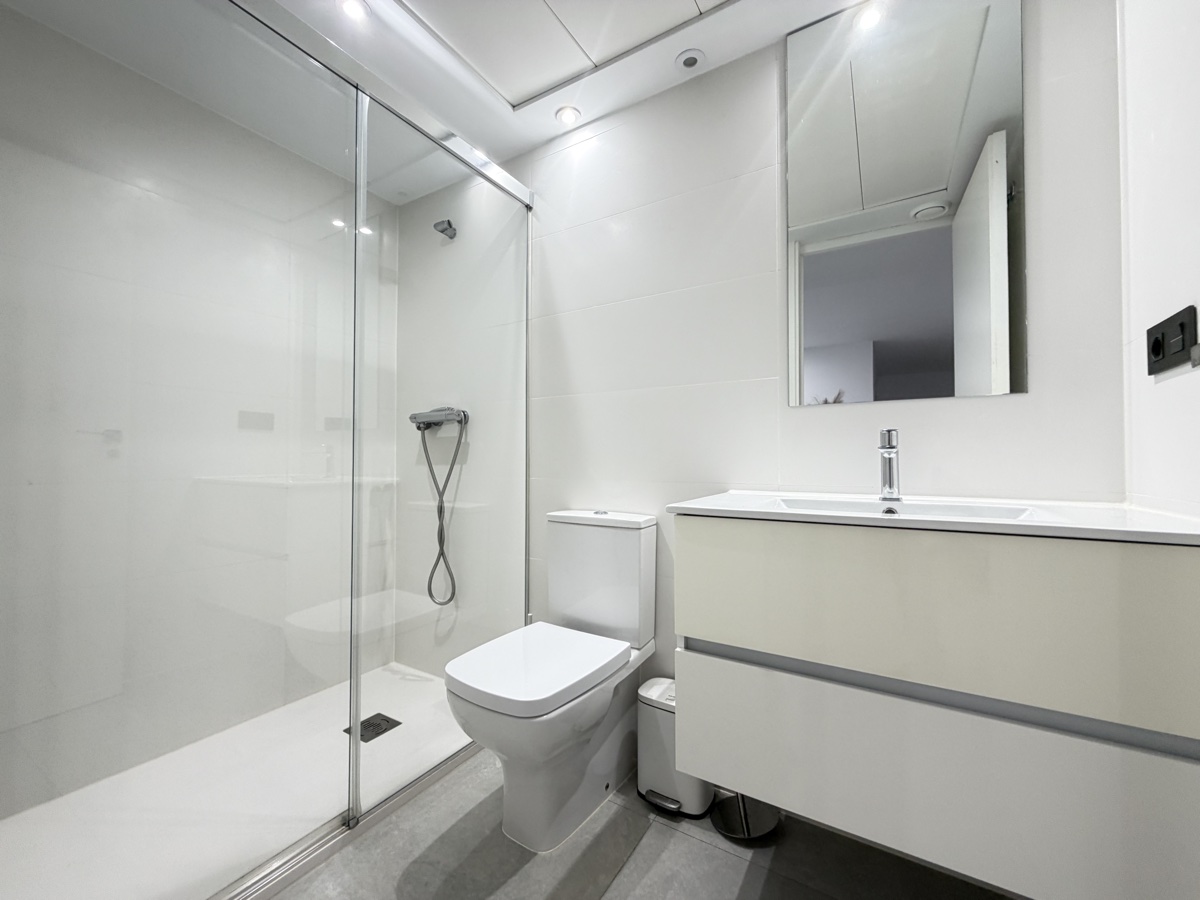 For sale - 4 Bedroom 3 Bathroom Villa in Villamartin - , Villamartin, Alicante, Spain - Alicante