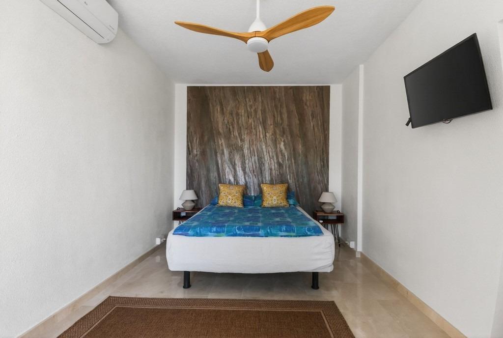 For sale - 4 Bedroom 3 Bathroom Villa in Villamartin - Las Ramblas  - Alicante