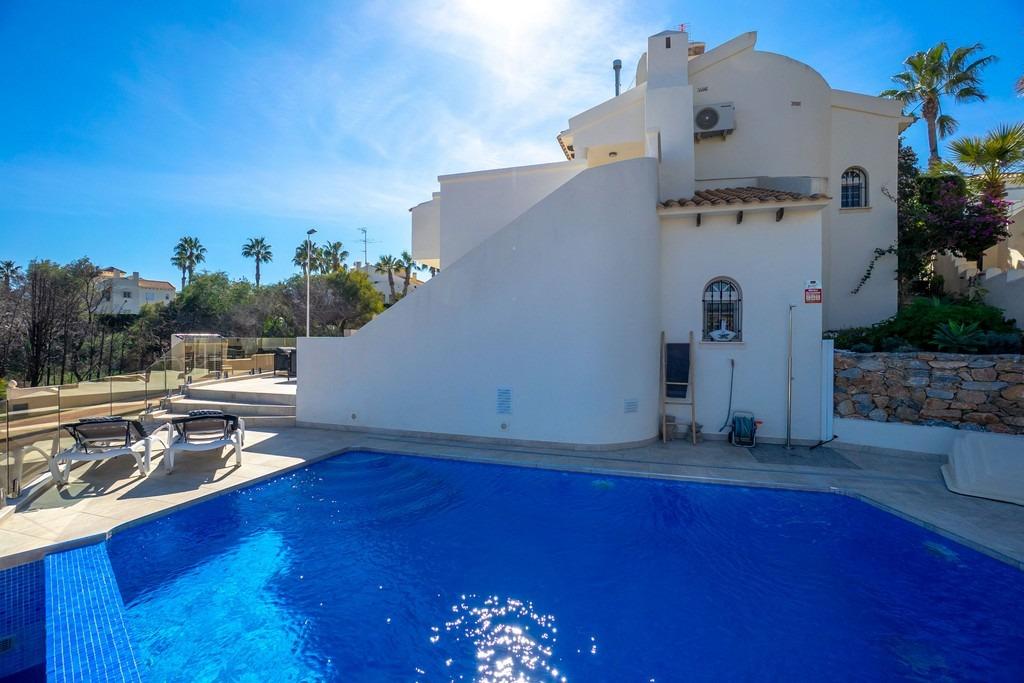 For sale - 4 Bedroom 3 Bathroom Villa in Villamartin - Las Ramblas  - Alicante
