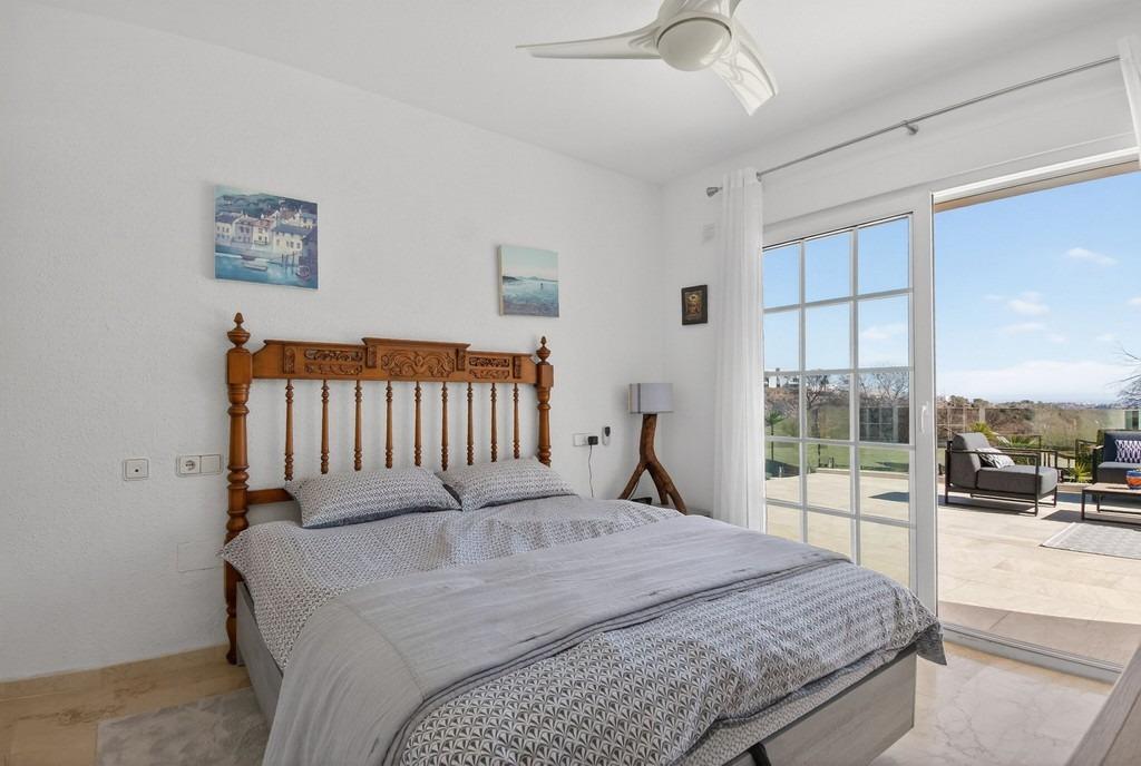 For sale - 4 Bedroom 3 Bathroom Villa in Villamartin - Las Ramblas  - Alicante