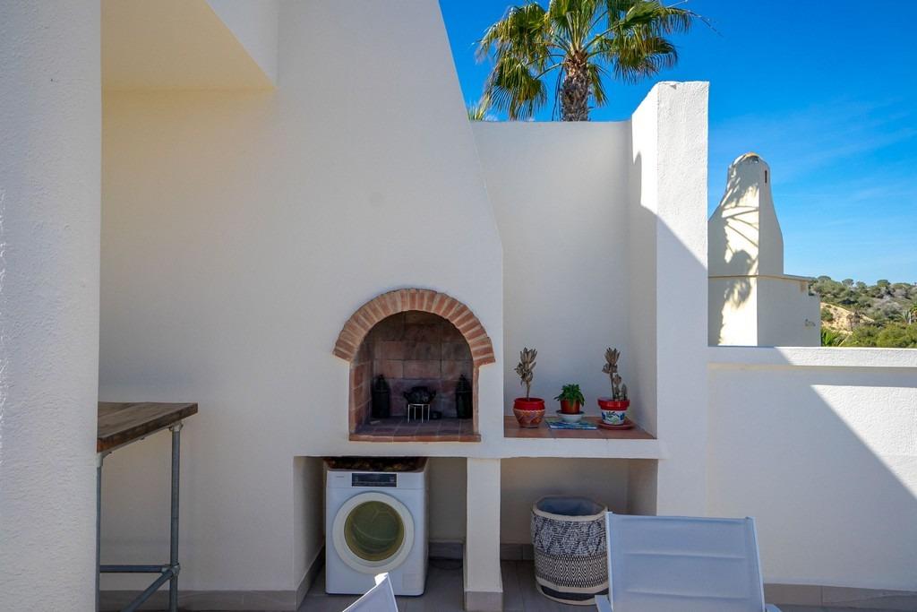 For sale - 4 Bedroom 3 Bathroom Villa in Villamartin - Las Ramblas  - Alicante