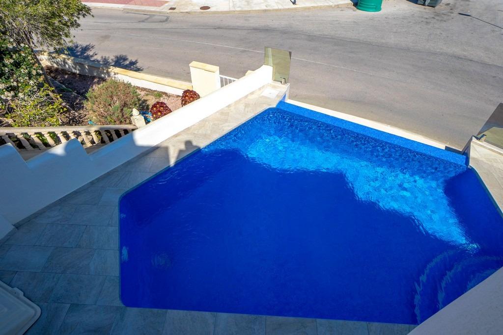 For sale - 4 Bedroom 3 Bathroom Villa in Villamartin - Las Ramblas  - Alicante