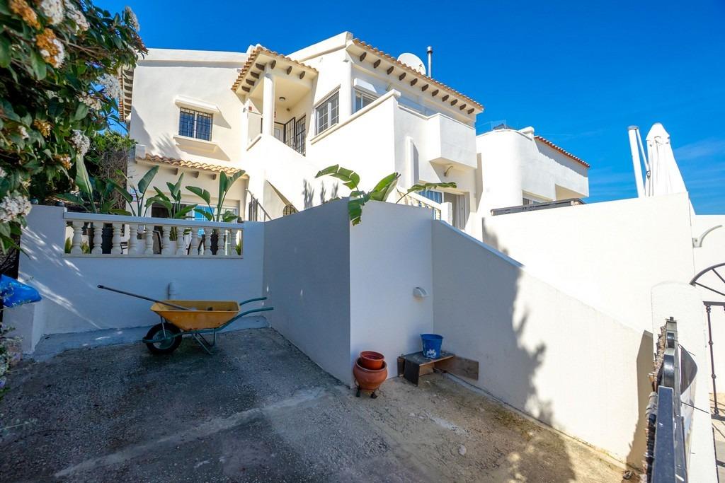 For sale - 4 Bedroom 3 Bathroom Villa in Villamartin - Las Ramblas  - Alicante