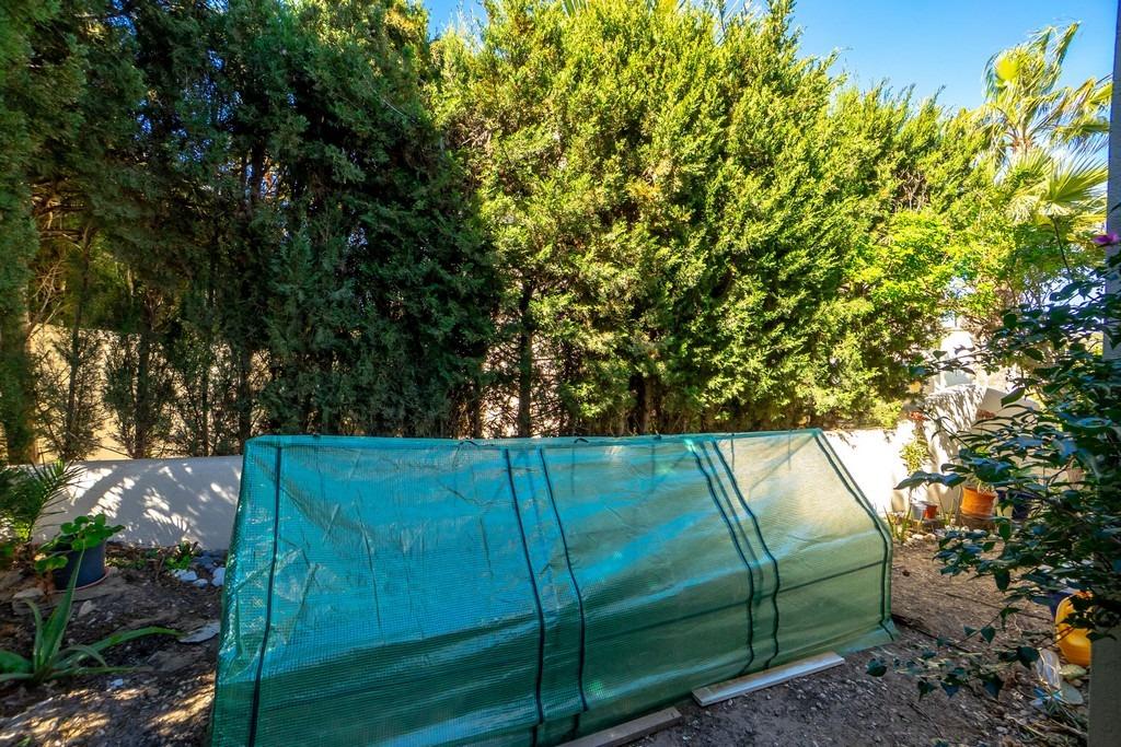 For sale - 4 Bedroom 3 Bathroom Villa in Villamartin - Las Ramblas  - Alicante