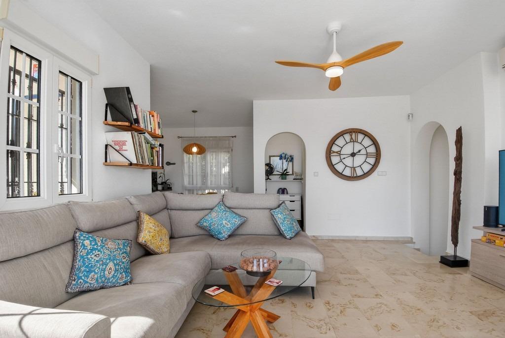 For sale - 4 Bedroom 3 Bathroom Villa in Villamartin - Las Ramblas  - Alicante