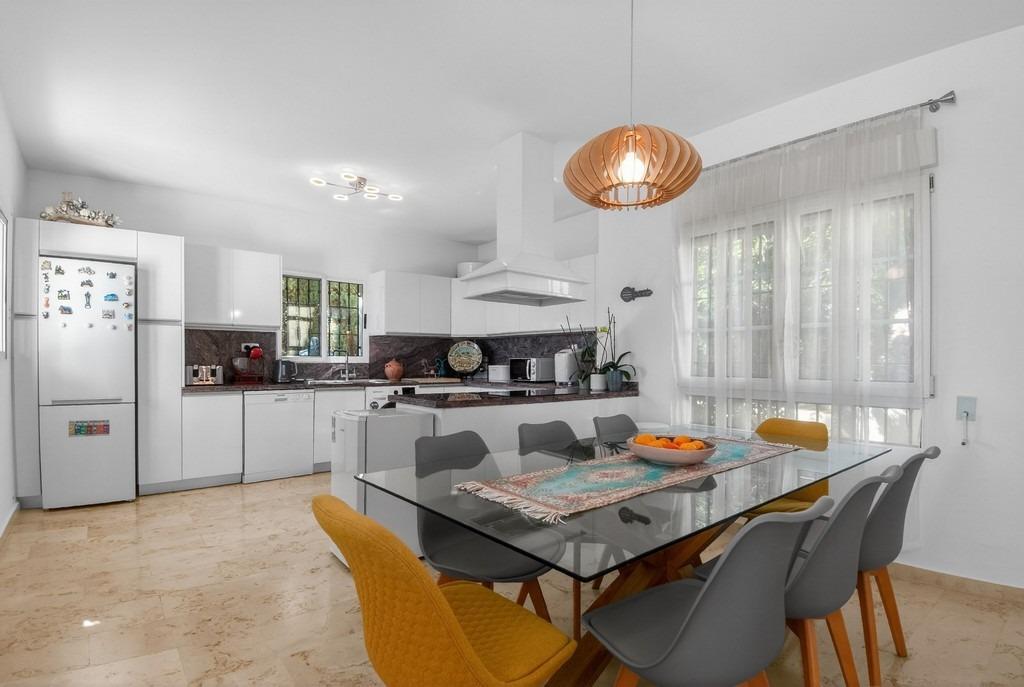 For sale - 4 Bedroom 3 Bathroom Villa in Villamartin - Las Ramblas  - Alicante