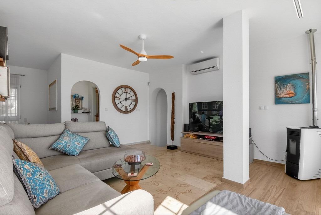 For sale - 4 Bedroom 3 Bathroom Villa in Villamartin - Las Ramblas  - Alicante