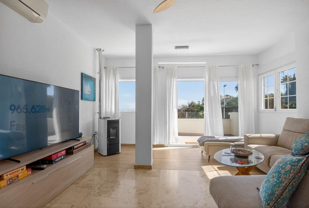 For sale - 4 Bedroom 3 Bathroom Villa in Villamartin - Las Ramblas  - Alicante