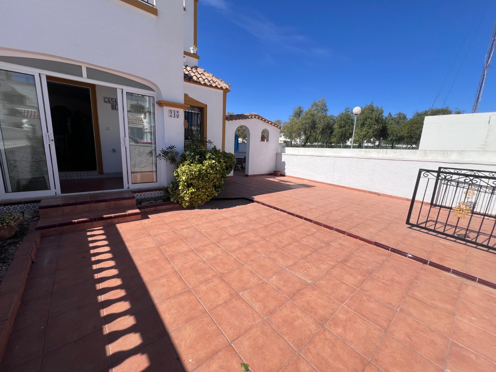 For sale - 3 Bedroom 2 Bathroom House in Vistabella Golf - Entre Naranjos Vistabella  - Alicante