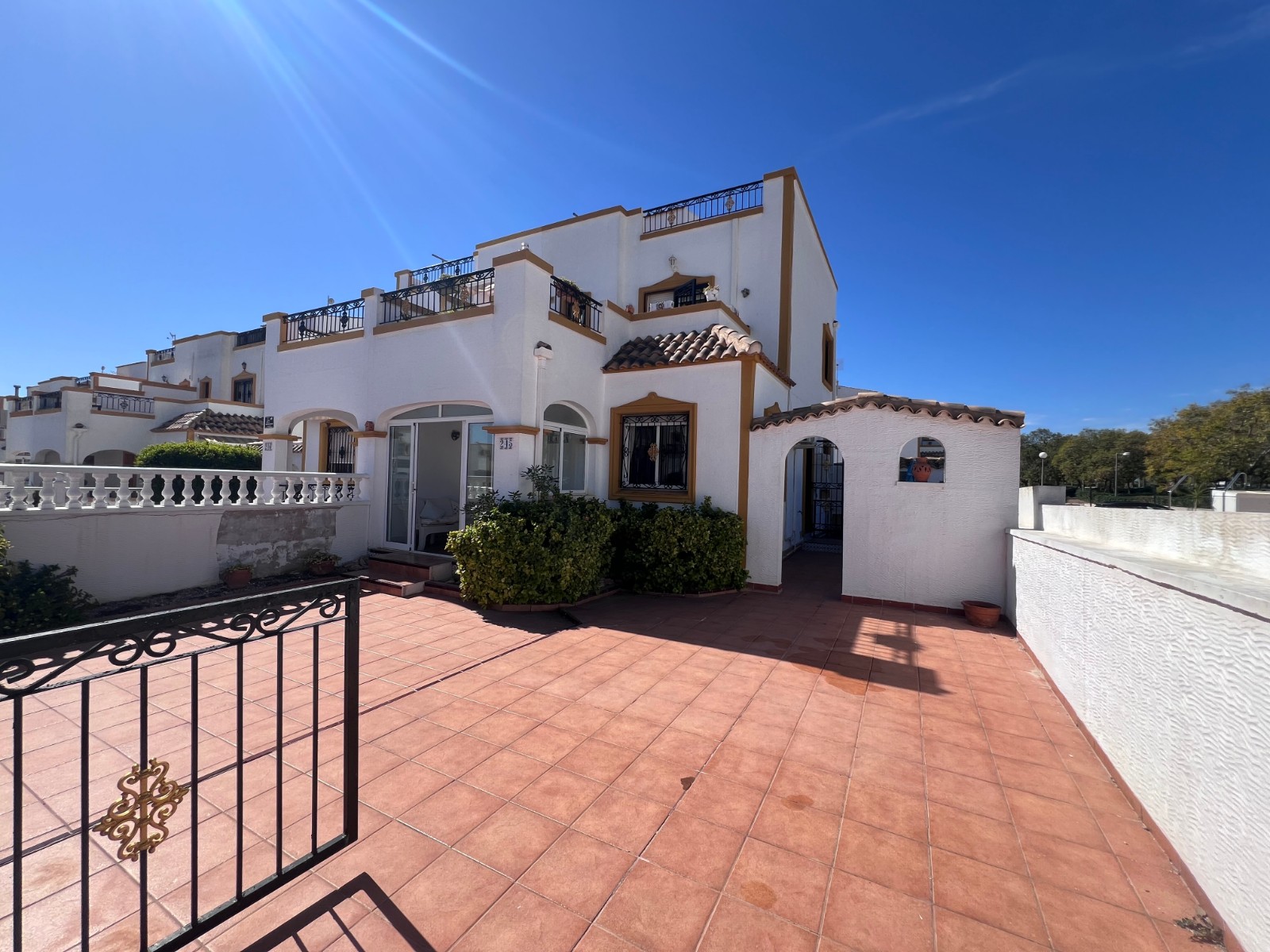 For sale - 3 Bedroom 2 Bathroom House in Vistabella Golf - Entre Naranjos Vistabella  - Alicante