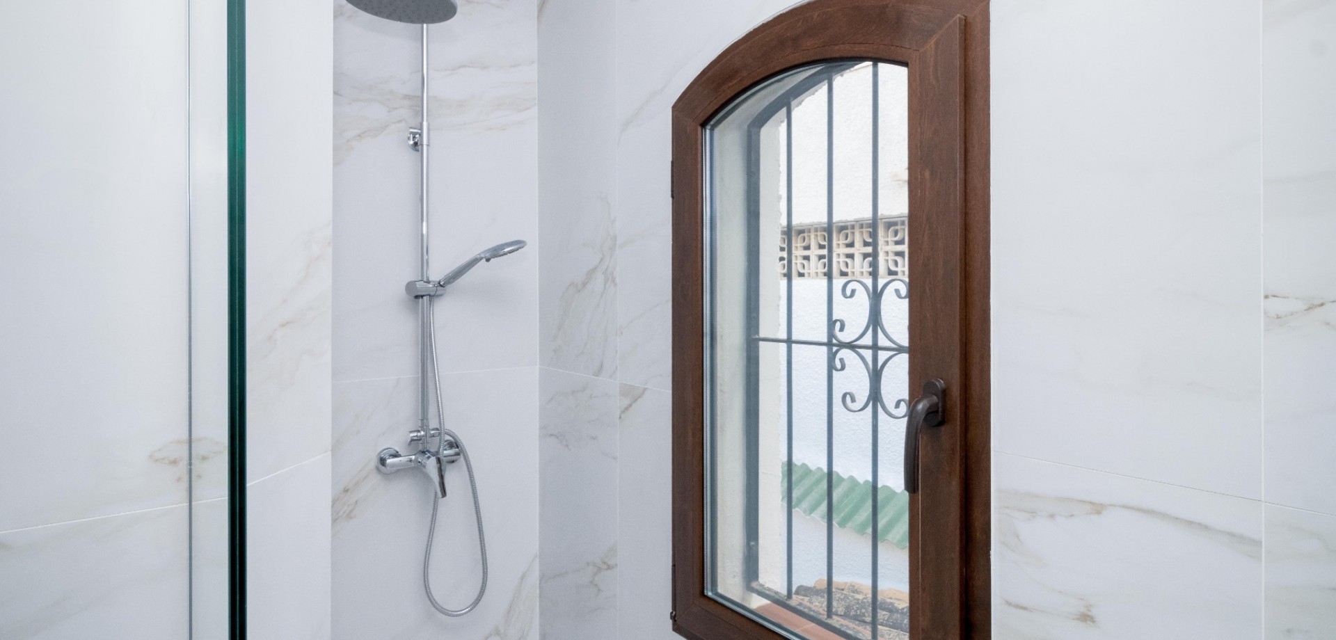 For sale - 3 Bedroom 3 Bathroom Townhouse in La Zenia - La Zenia  - Alicante