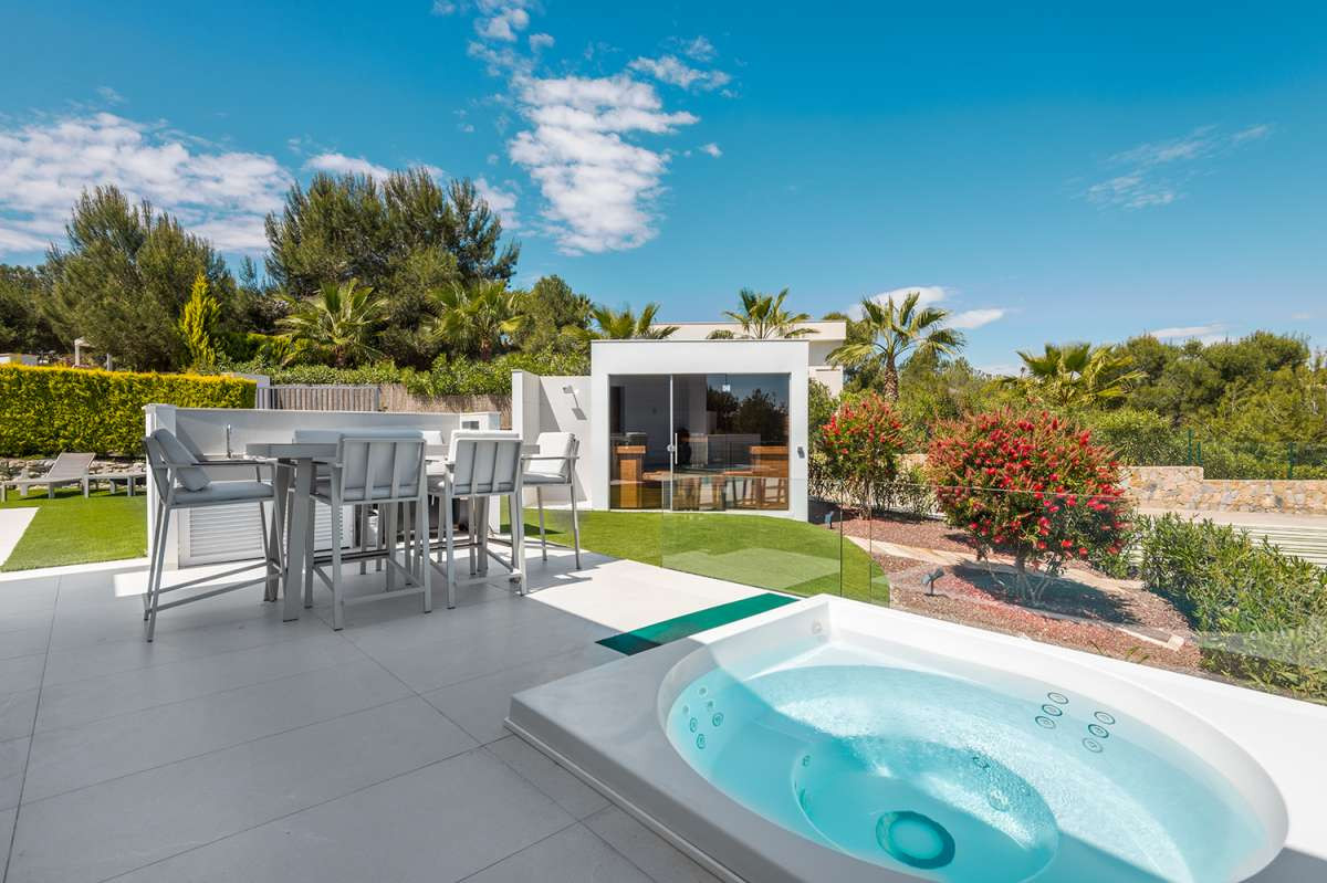 For sale - 5 Bedroom 4 Bathroom House - Detached Villa in Orihuela - Las Colinas Golf  - Alicante