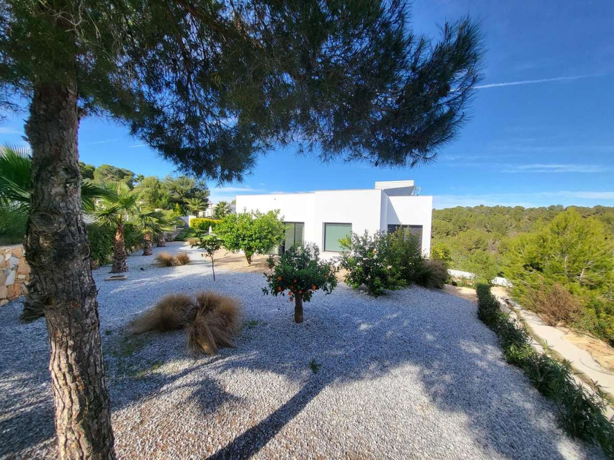 For sale - 5 Bedroom 4 Bathroom House - Detached Villa in Orihuela - Las Colinas Golf  - Alicante