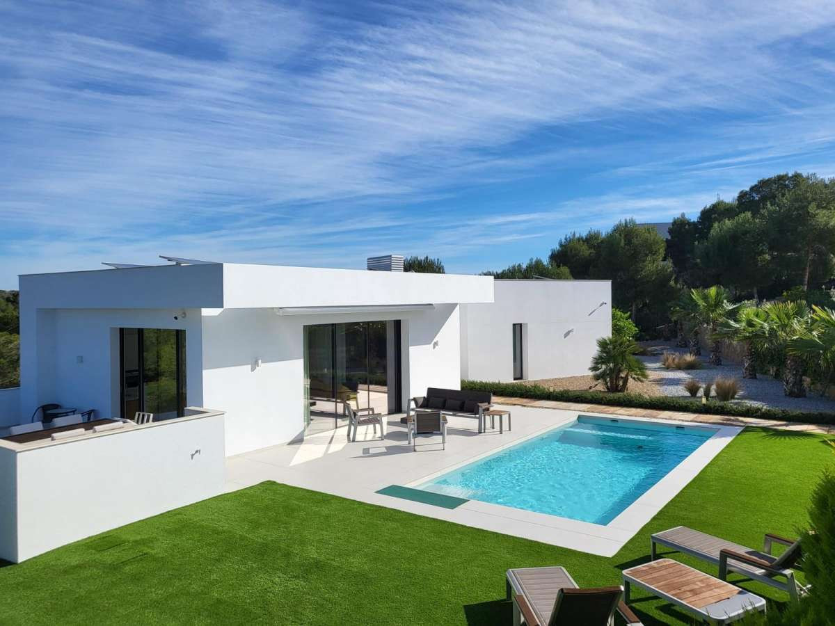 For sale - 5 Bedroom 4 Bathroom House - Detached Villa in Orihuela - Las Colinas Golf  - Alicante