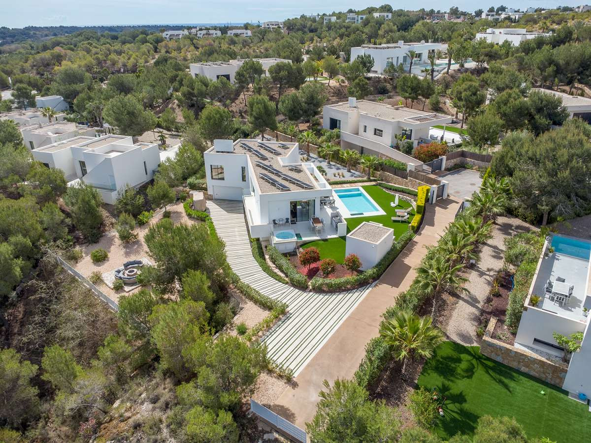 For sale - 5 Bedroom 4 Bathroom House - Detached Villa in Orihuela - Las Colinas Golf  - Alicante