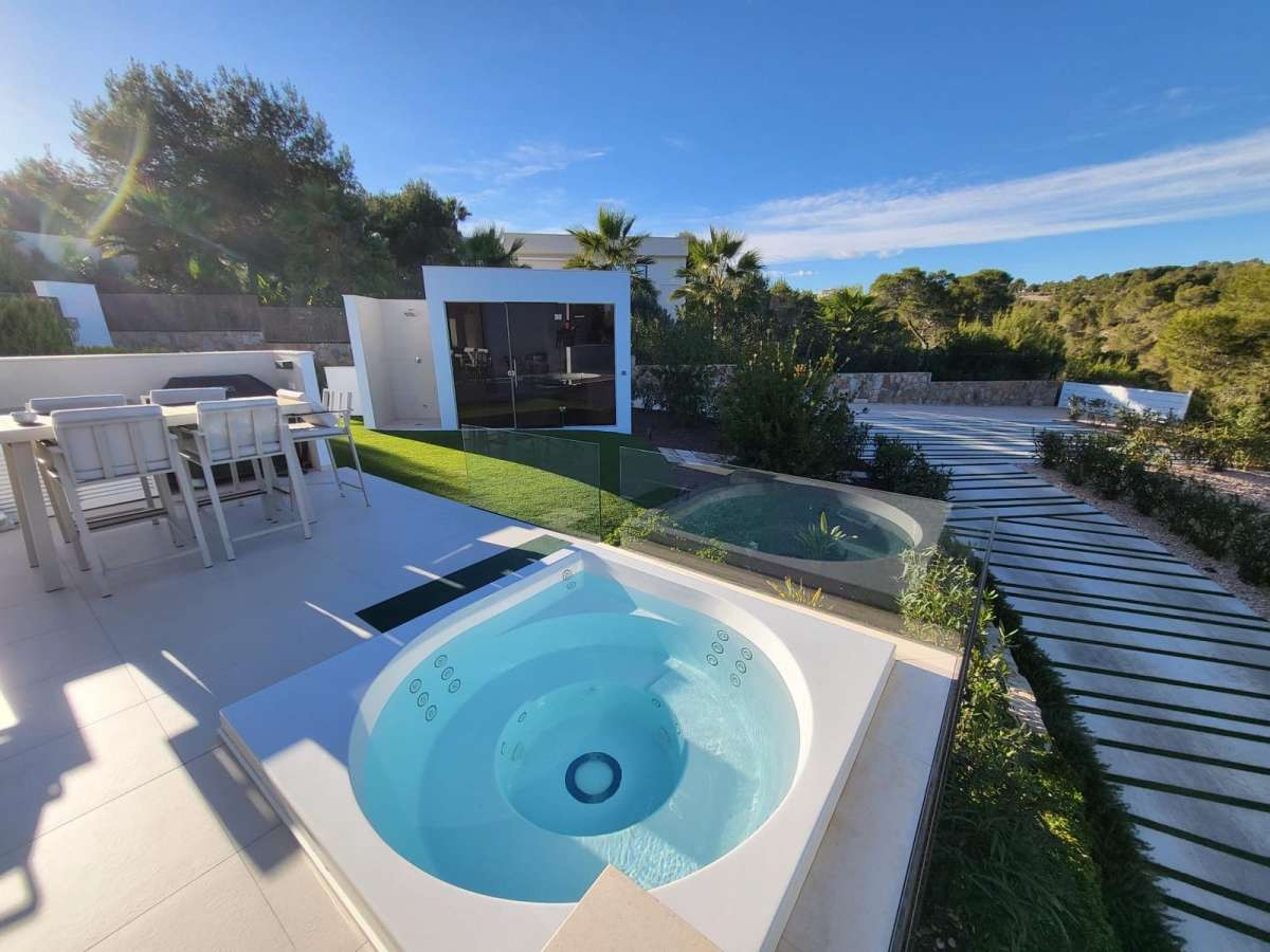 For sale - 5 Bedroom 4 Bathroom House - Detached Villa in Orihuela - Las Colinas Golf  - Alicante