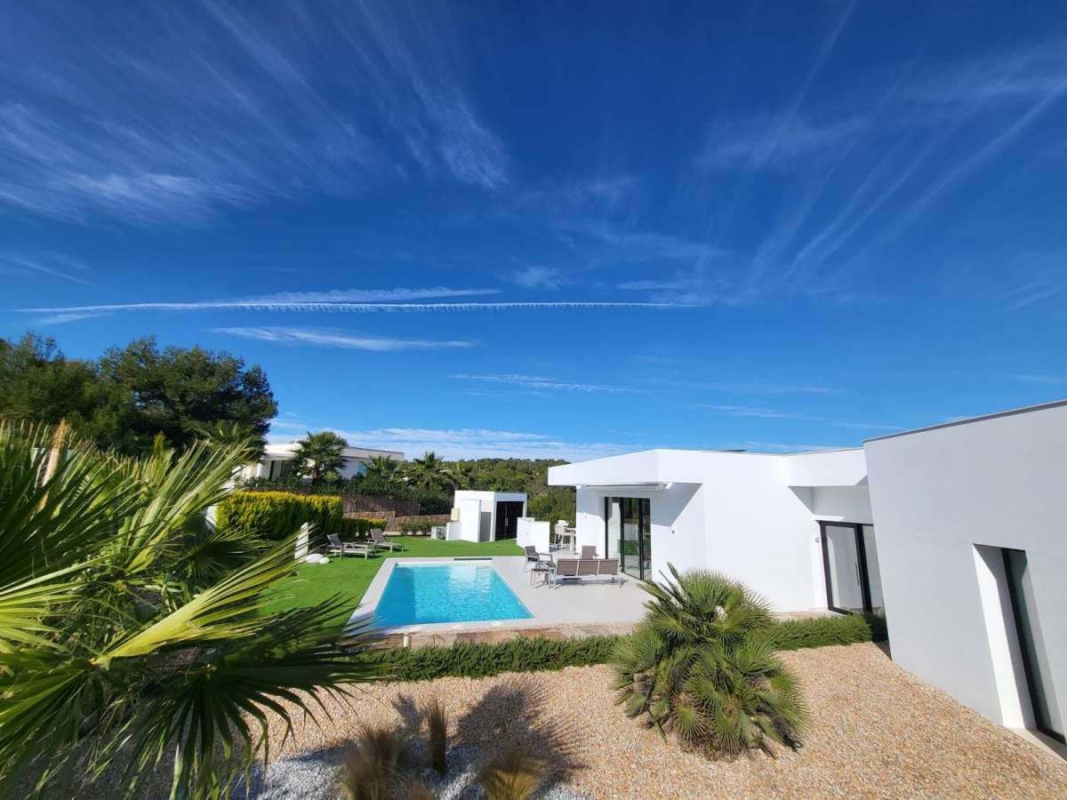 For sale - 5 Bedroom 4 Bathroom House - Detached Villa in Orihuela - Las Colinas Golf  - Alicante