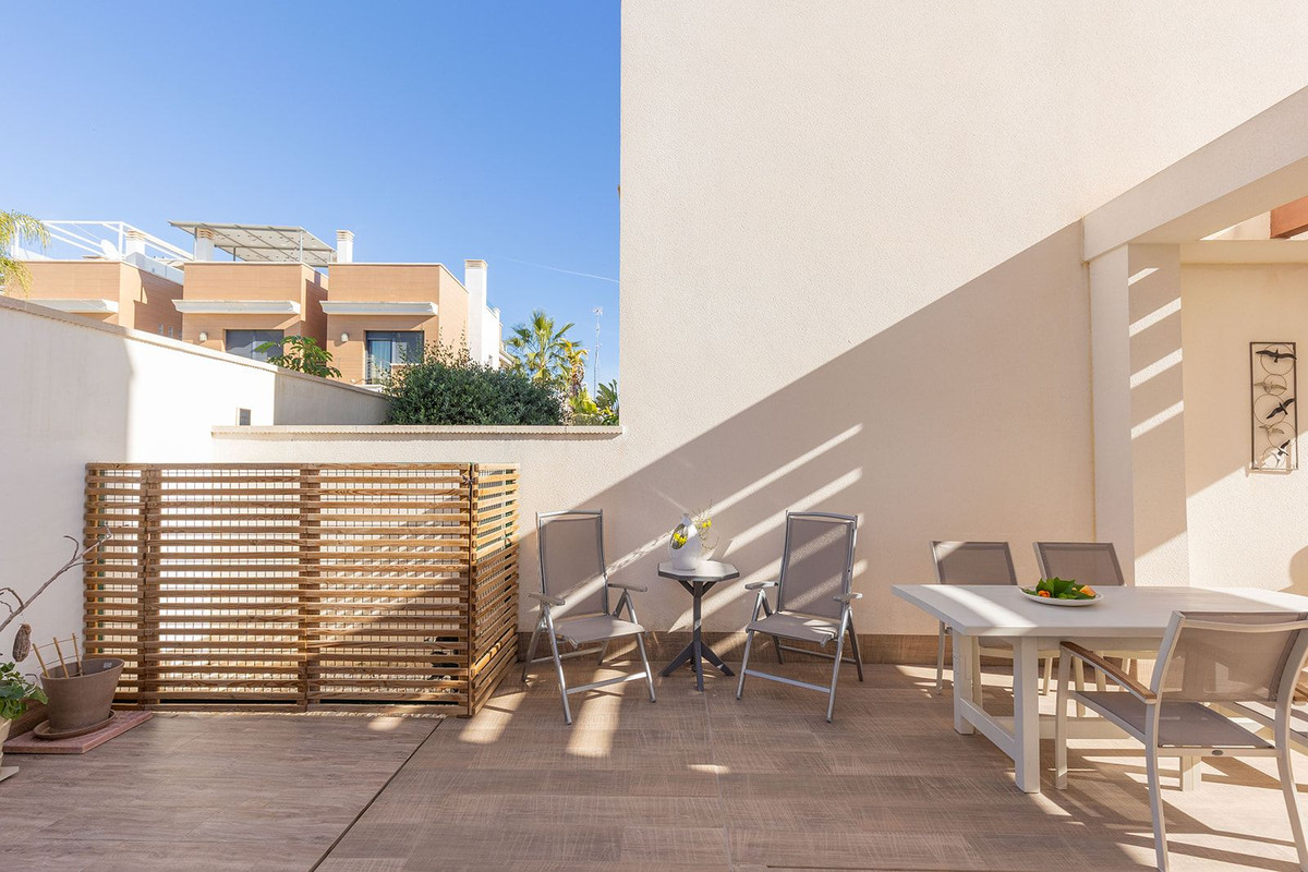 For sale - 3 Bedroom 3 Bathroom House - Detached Villa in Rojales - Ciudad Quesada  - Alicante