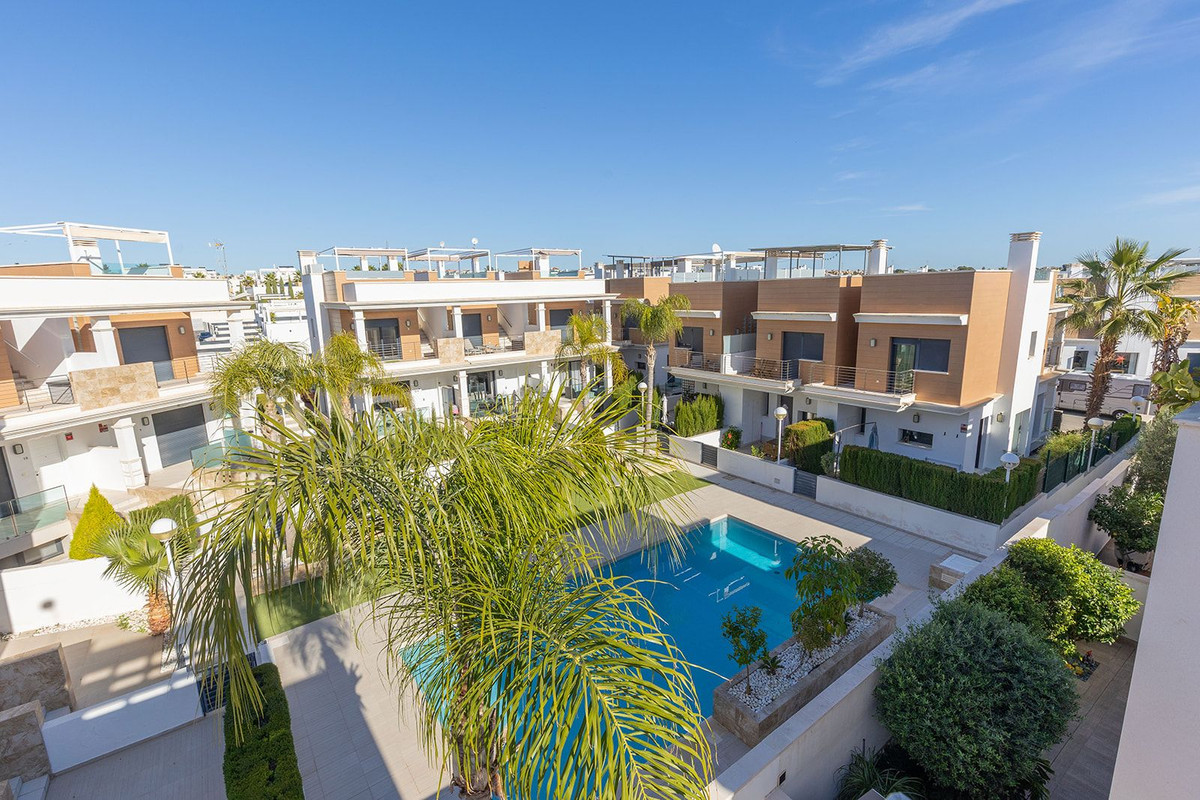 For sale - 3 Bedroom 3 Bathroom House - Detached Villa in Rojales - Ciudad Quesada  - Alicante