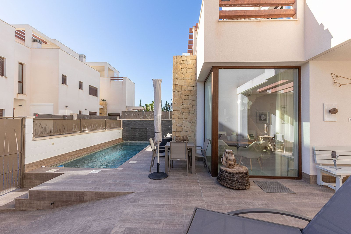 For sale - 3 Bedroom 3 Bathroom House - Detached Villa in Rojales - Ciudad Quesada  - Alicante