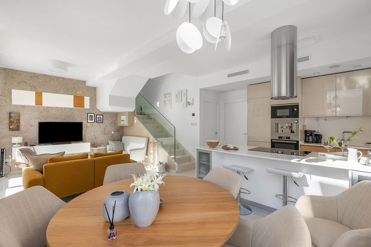 For sale - 3 Bedroom 3 Bathroom House - Detached Villa in Rojales - Ciudad Quesada  - Alicante