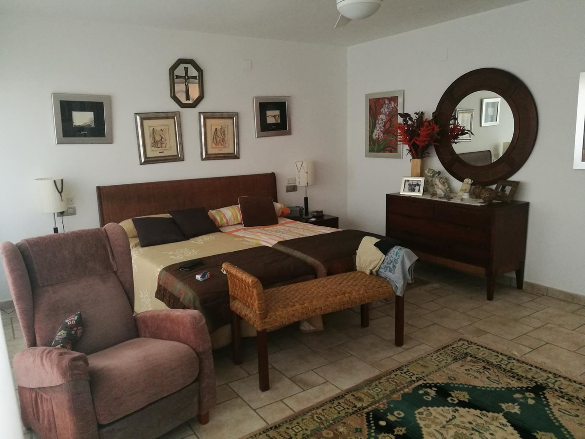 For sale - 4 Bedroom 4 Bathroom House - Detached Villa in Santa Pola - Santa Pola Centro  - Alicante