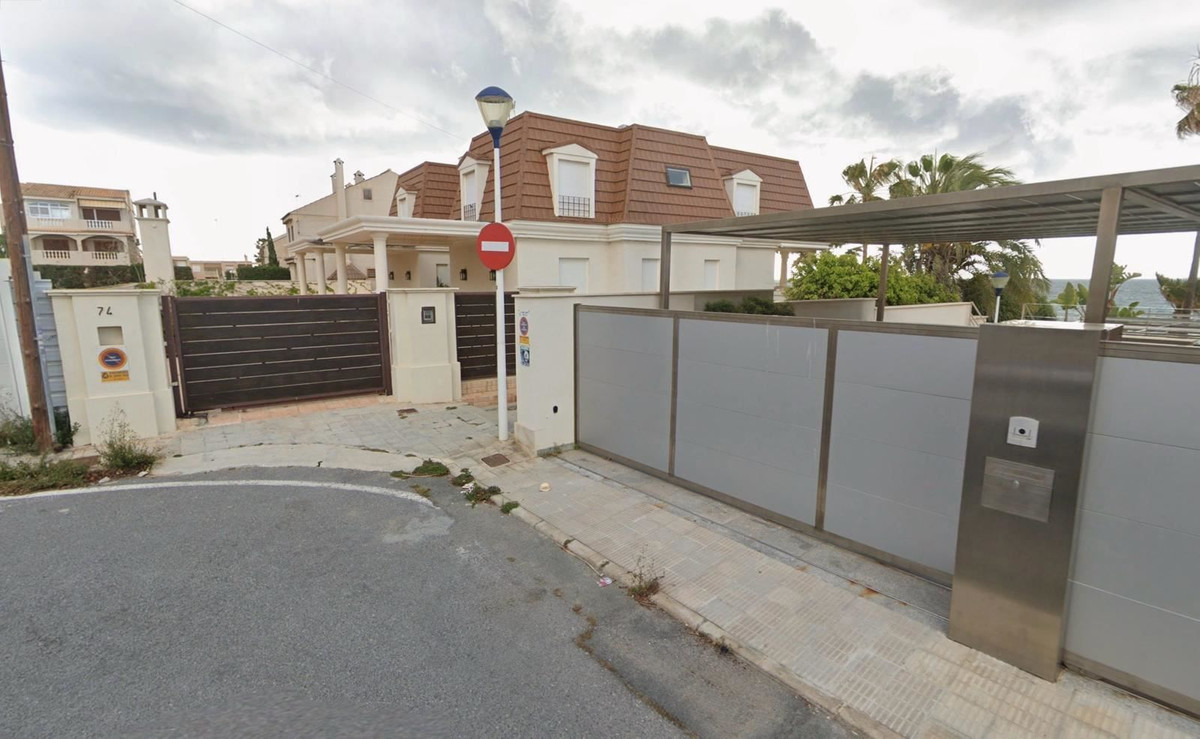 For sale - 4 Bedroom 4 Bathroom House - Detached Villa in Santa Pola - Santa Pola Centro  - Alicante