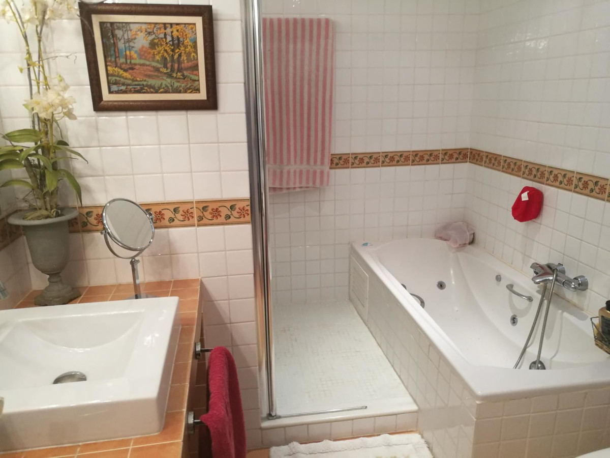 For sale - 4 Bedroom 4 Bathroom House - Detached Villa in Santa Pola - Santa Pola Centro  - Alicante