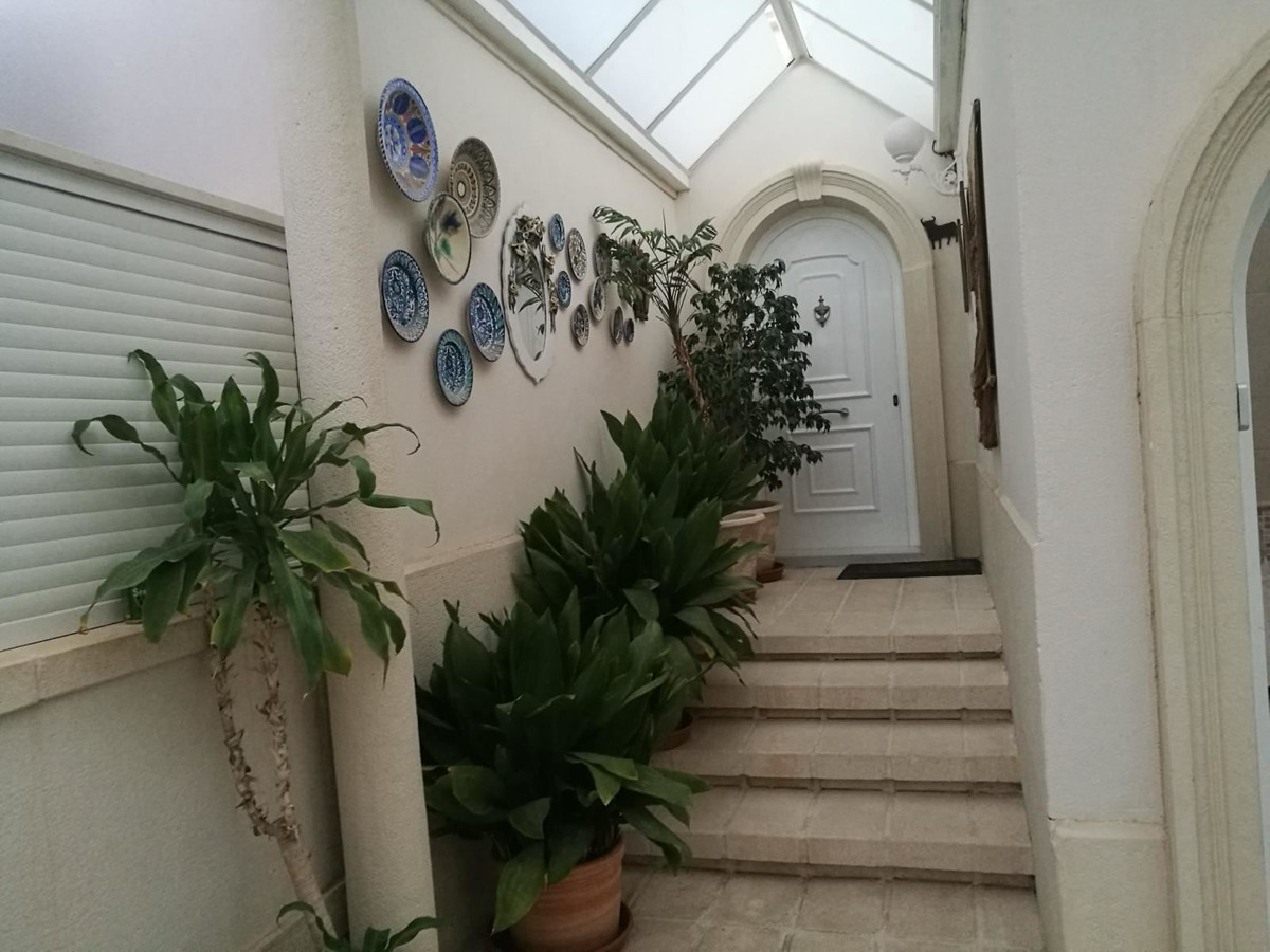 For sale - 4 Bedroom 4 Bathroom House - Detached Villa in Santa Pola - Santa Pola Centro  - Alicante