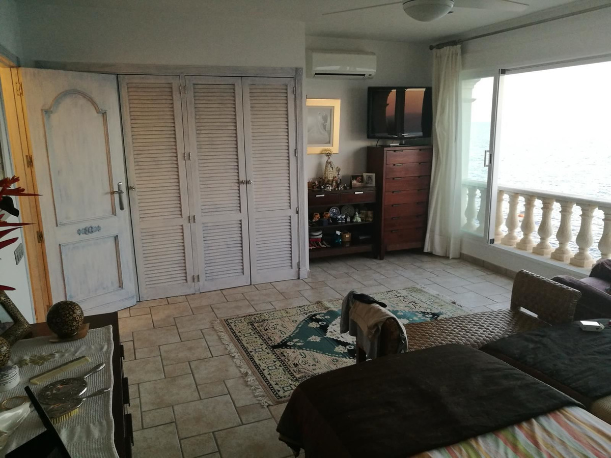 For sale - 4 Bedroom 4 Bathroom House - Detached Villa in Santa Pola - Santa Pola Centro  - Alicante