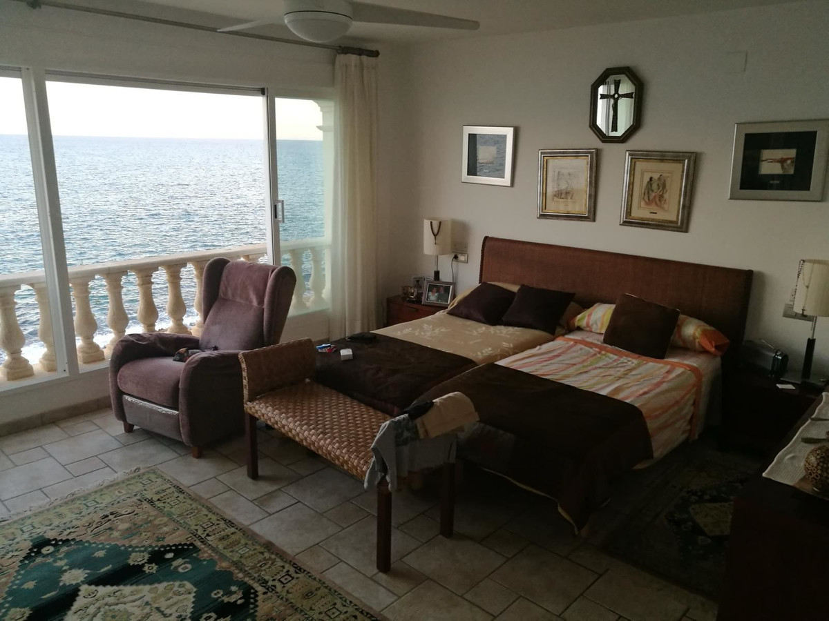 For sale - 4 Bedroom 4 Bathroom House - Detached Villa in Santa Pola - Santa Pola Centro  - Alicante