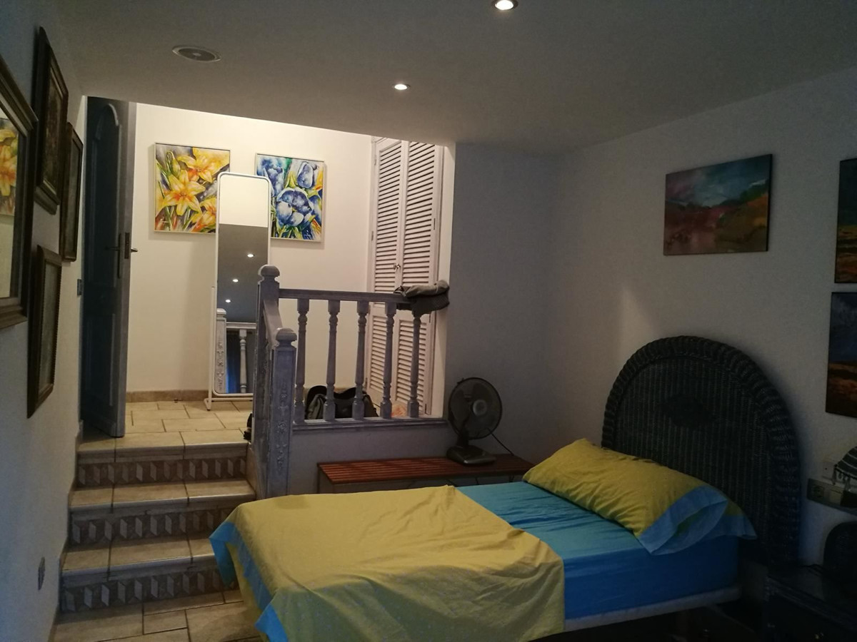 For sale - 4 Bedroom 4 Bathroom House - Detached Villa in Santa Pola - Santa Pola Centro  - Alicante