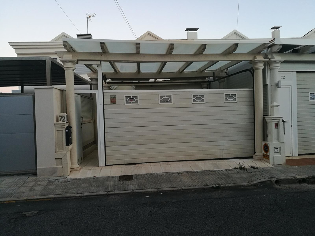 For sale - 4 Bedroom 4 Bathroom House - Detached Villa in Santa Pola - Santa Pola Centro  - Alicante