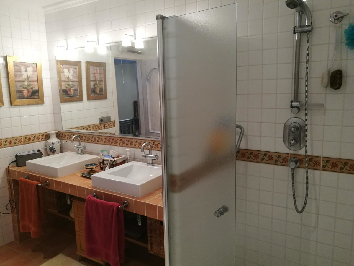 For sale - 4 Bedroom 4 Bathroom House - Detached Villa in Santa Pola - Santa Pola Centro  - Alicante