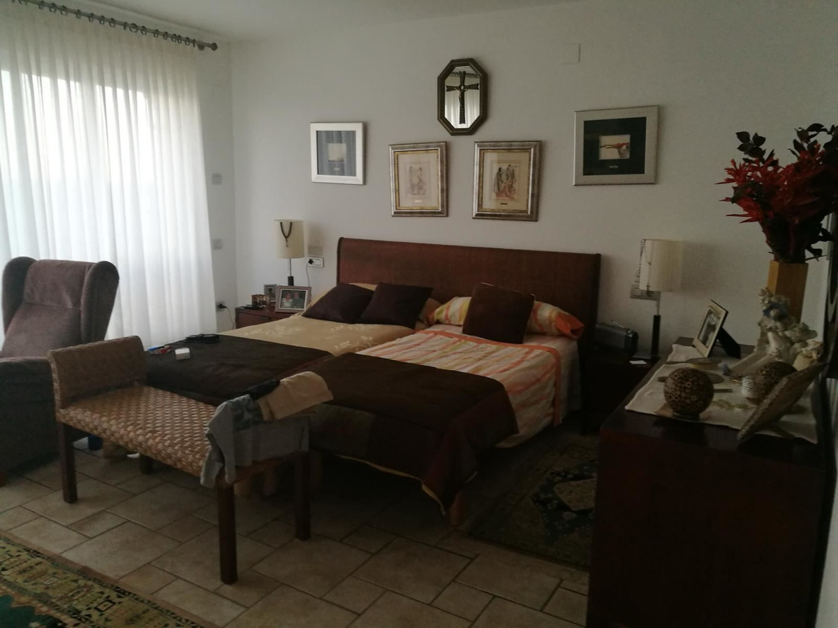 For sale - 4 Bedroom 4 Bathroom House - Detached Villa in Santa Pola - Santa Pola Centro  - Alicante