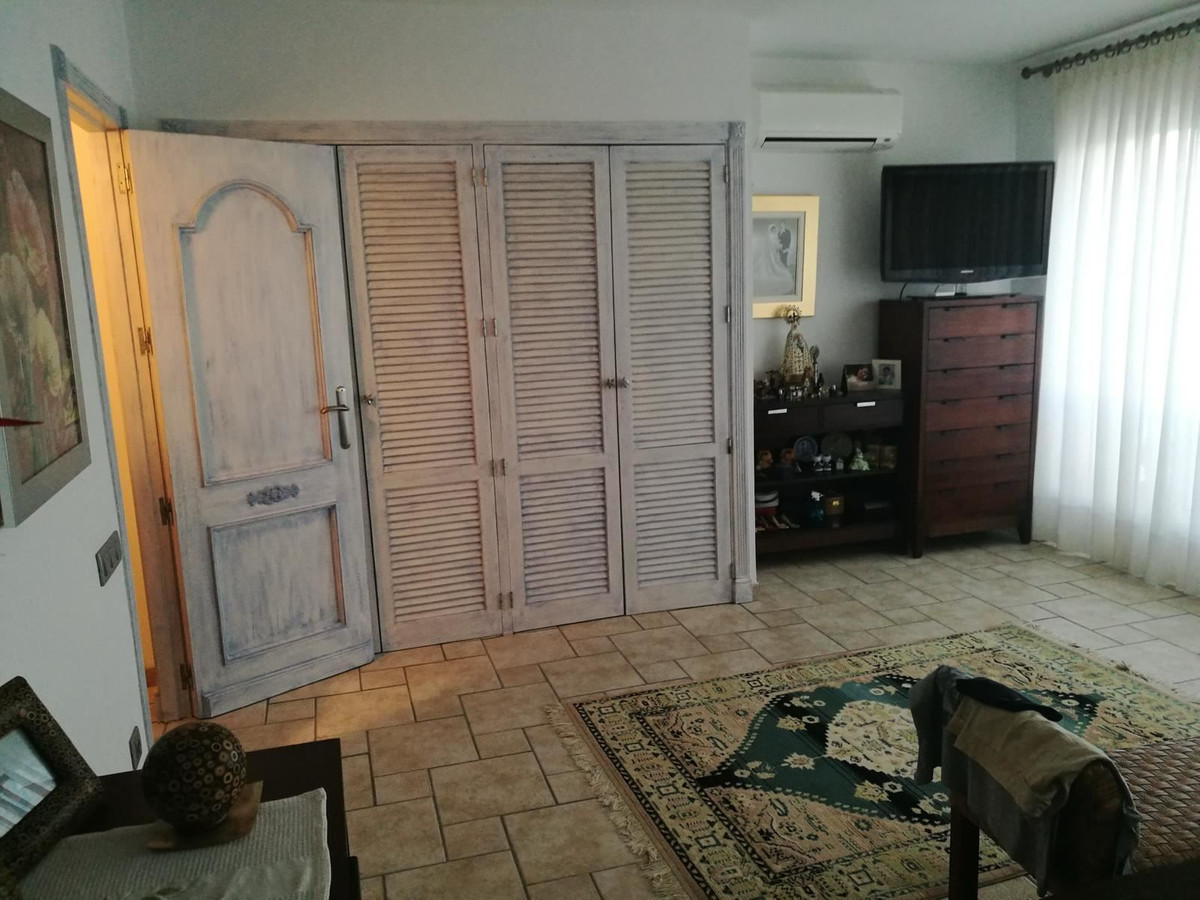 For sale - 4 Bedroom 4 Bathroom House - Detached Villa in Santa Pola - Santa Pola Centro  - Alicante