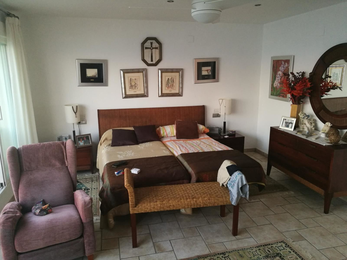 For sale - 4 Bedroom 4 Bathroom House - Detached Villa in Santa Pola - Santa Pola Centro  - Alicante