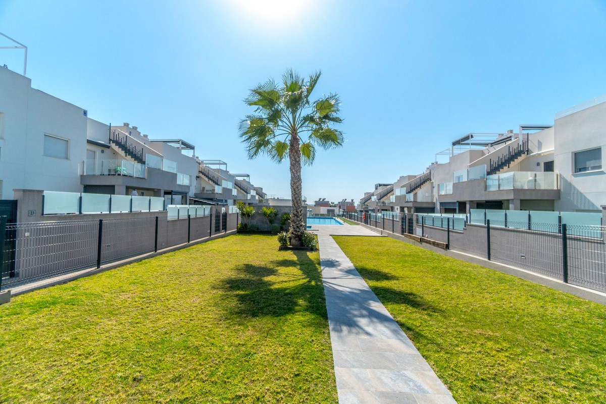 For sale - 2 Bedroom 2 Bathroom Apartment - Ground Floor Apartment in Torrevieja - Torrevieja Centro  - Alicante