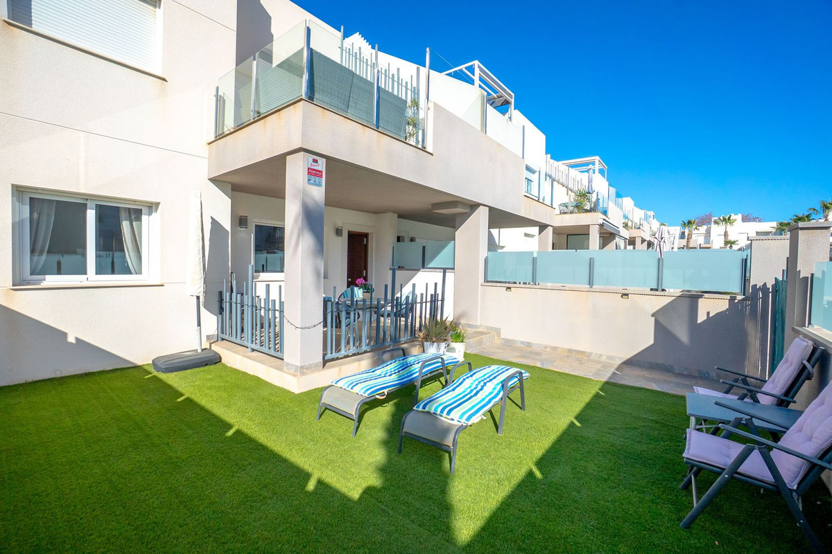 For sale - 2 Bedroom 2 Bathroom Apartment - Ground Floor Apartment in Torrevieja - Torrevieja Centro  - Alicante