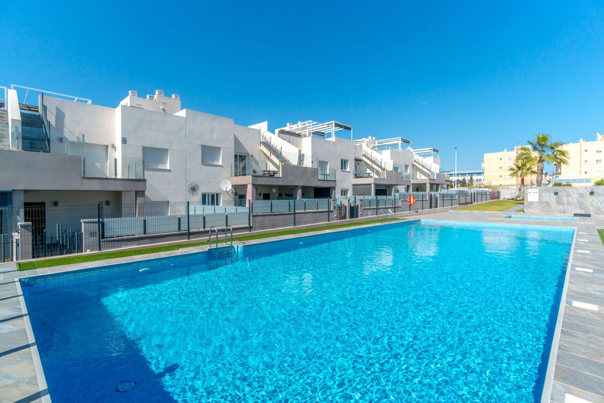 For sale - 2 Bedroom 2 Bathroom Apartment - Ground Floor Apartment in Torrevieja - Torrevieja Centro  - Alicante