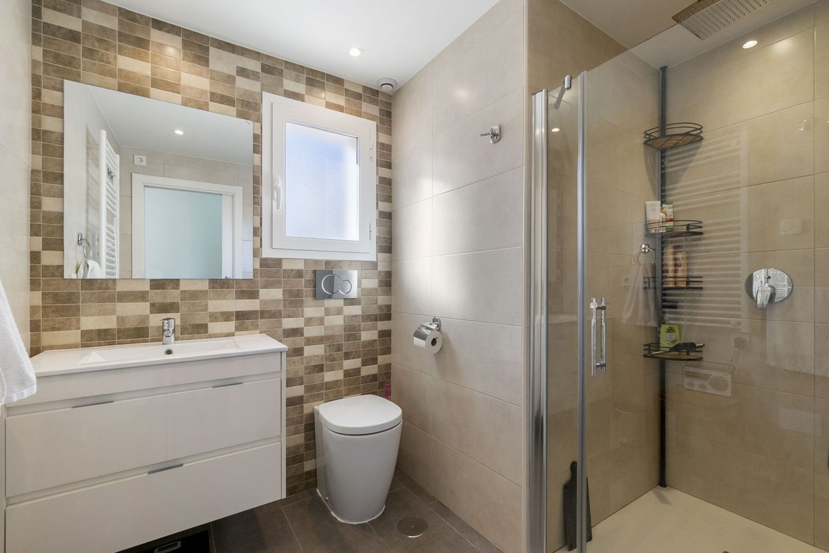 For sale - 2 Bedroom 2 Bathroom Apartment - Ground Floor Apartment in Torrevieja - Torrevieja Centro  - Alicante