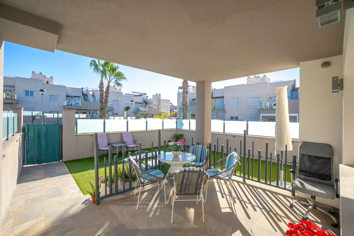 For sale - 2 Bedroom 2 Bathroom Apartment - Ground Floor Apartment in Torrevieja - Torrevieja Centro  - Alicante