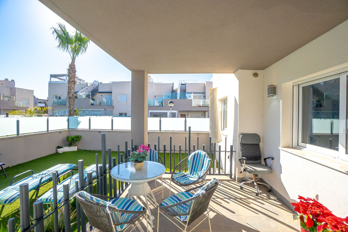 For sale - 2 Bedroom 2 Bathroom Apartment - Ground Floor Apartment in Torrevieja - Torrevieja Centro  - Alicante