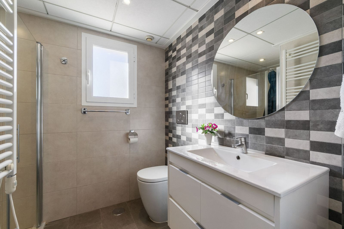 For sale - 2 Bedroom 2 Bathroom Apartment - Ground Floor Apartment in Torrevieja - Torrevieja Centro  - Alicante