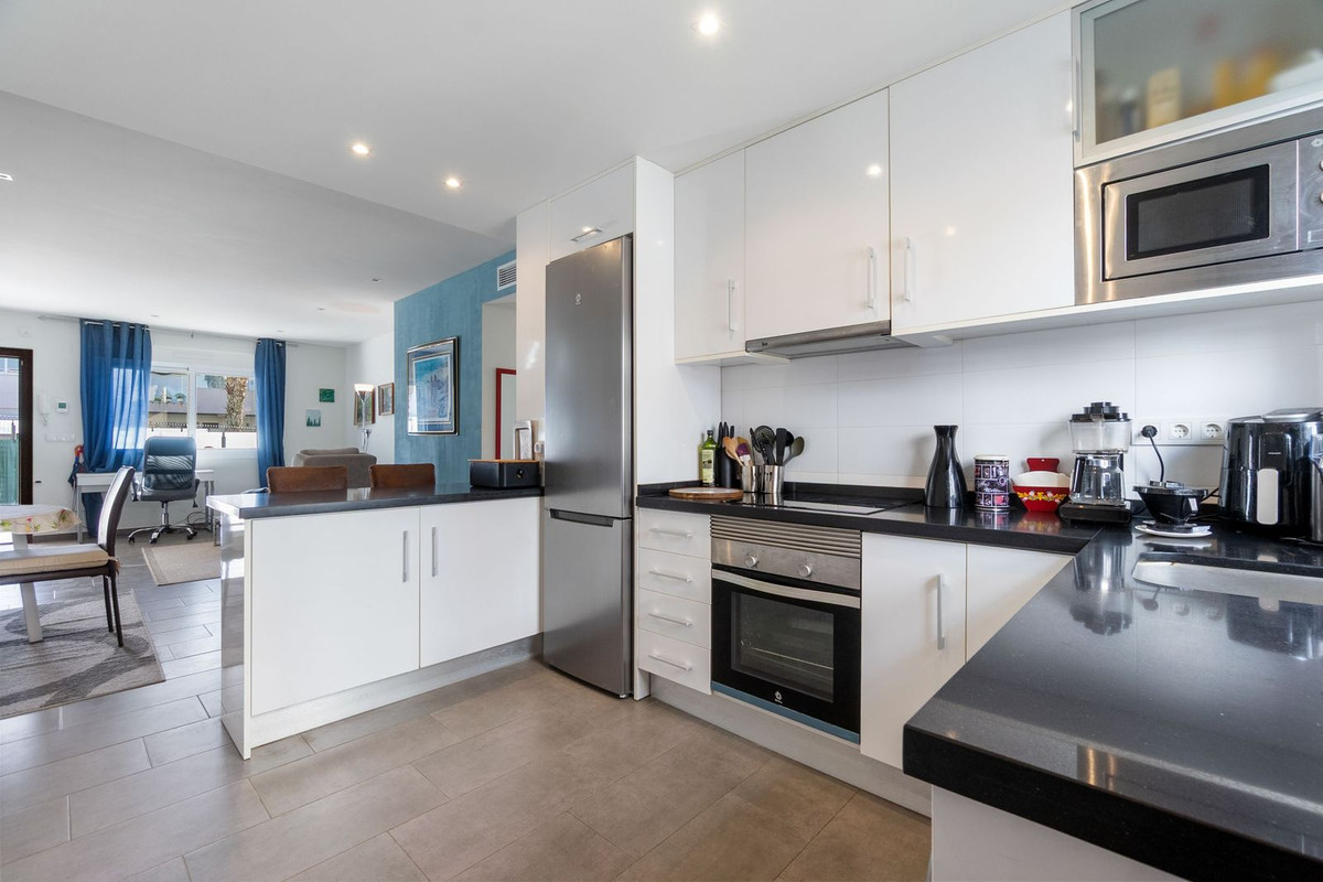 For sale - 2 Bedroom 2 Bathroom Apartment - Ground Floor Apartment in Torrevieja - Torrevieja Centro  - Alicante