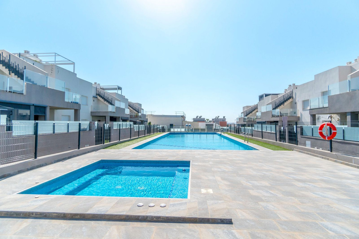 For sale - 2 Bedroom 2 Bathroom Apartment - Ground Floor Apartment in Torrevieja - Torrevieja Centro  - Alicante