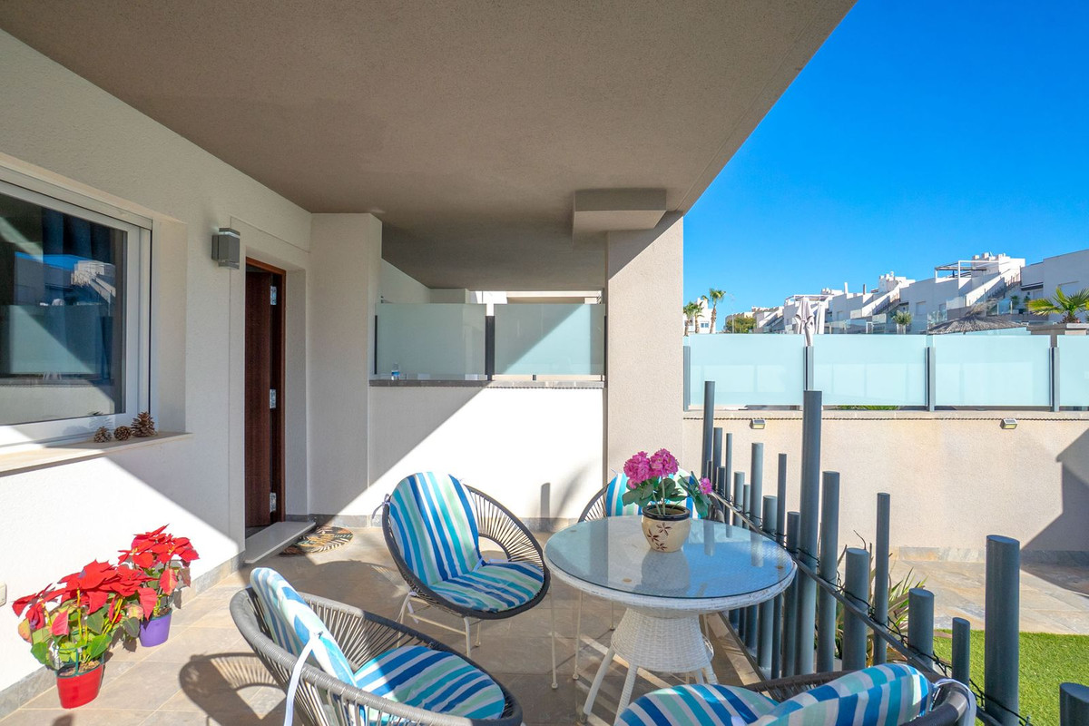 For sale - 2 Bedroom 2 Bathroom Apartment - Ground Floor Apartment in Torrevieja - Torrevieja Centro  - Alicante