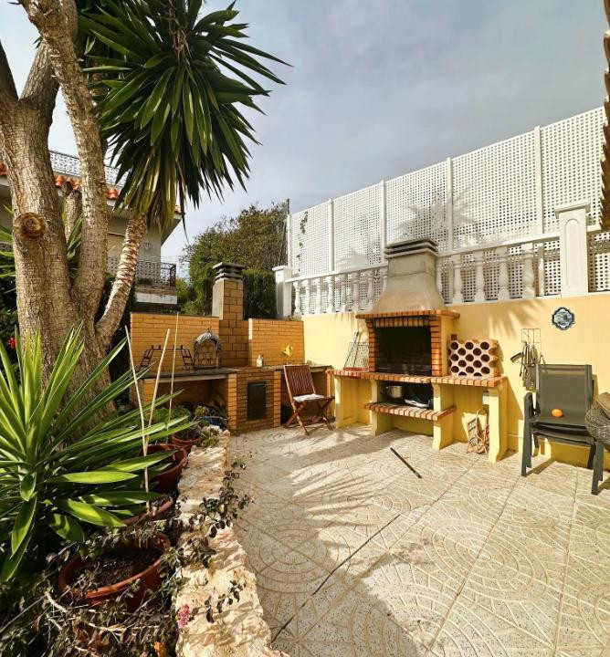 For sale - 5 Bedroom 3 Bathroom House - Detached Villa in Orihuela - Campoamor  - Alicante