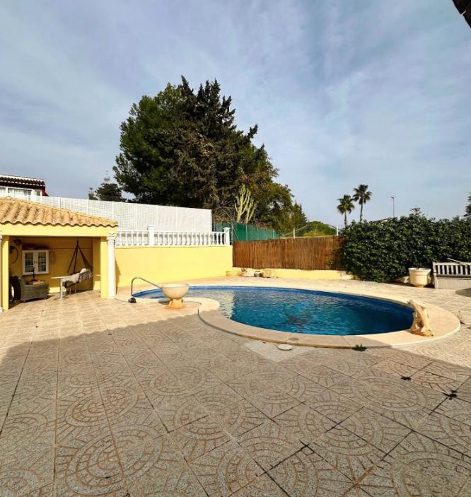 For sale - 5 Bedroom 3 Bathroom House - Detached Villa in Orihuela - Campoamor  - Alicante